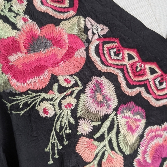 Boho Floral Embroidered Blouse V-Neck Long Wide Sleeves Multicolor Black M NWT - Picture 4 of 13